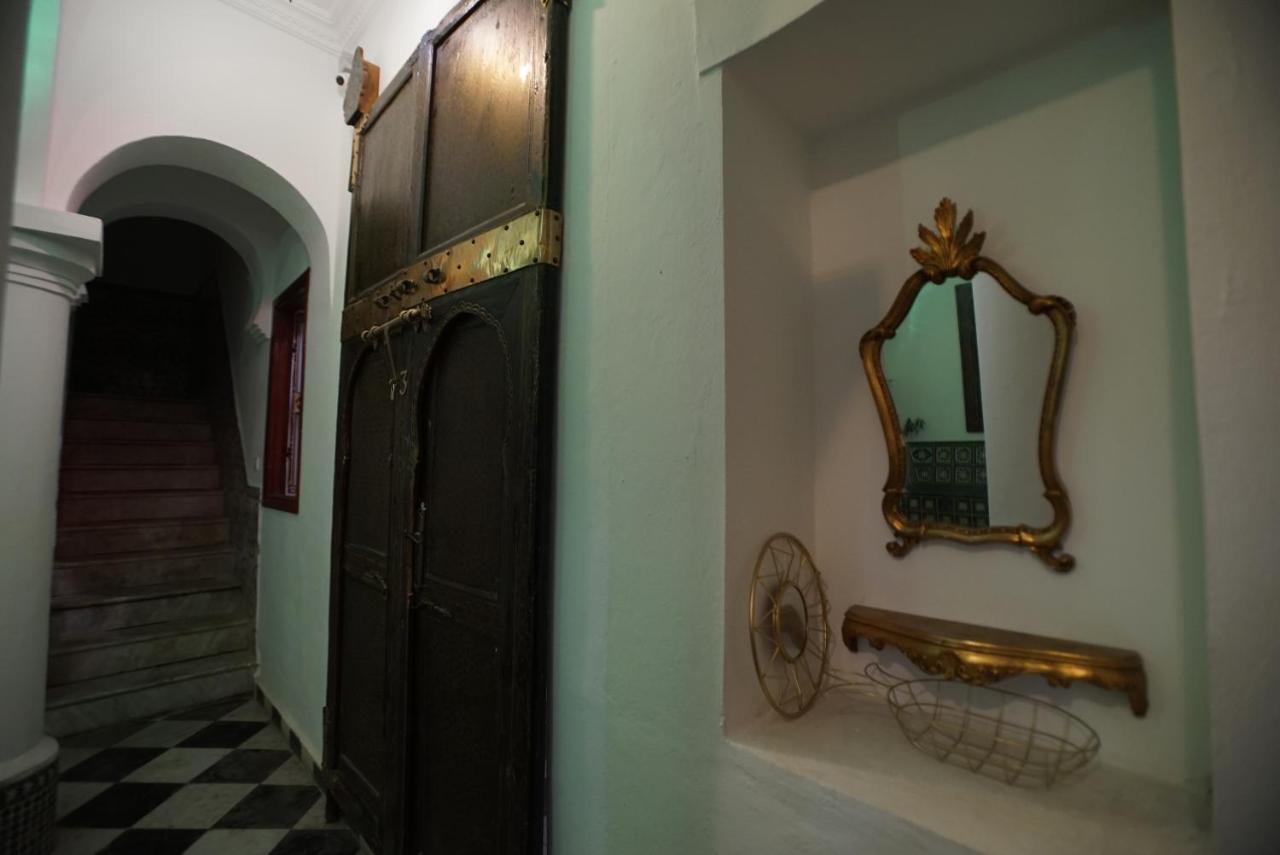 The Riad Hostel แทนเจียร์ ภายนอก รูปภาพ